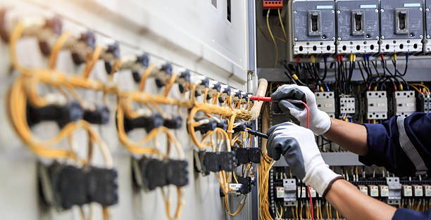 Professional Electrician technician working in Aliquippa, PA